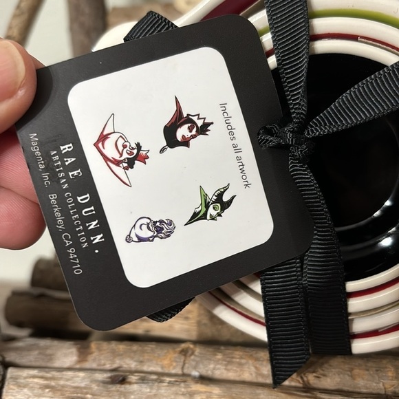 NWT Rae Dunn EVIL QUEENS DISNEY VILLAINS MEASURING CUPS - Picture 7 of 8